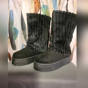 Source Unknown Black Faux Fur Winter Boots